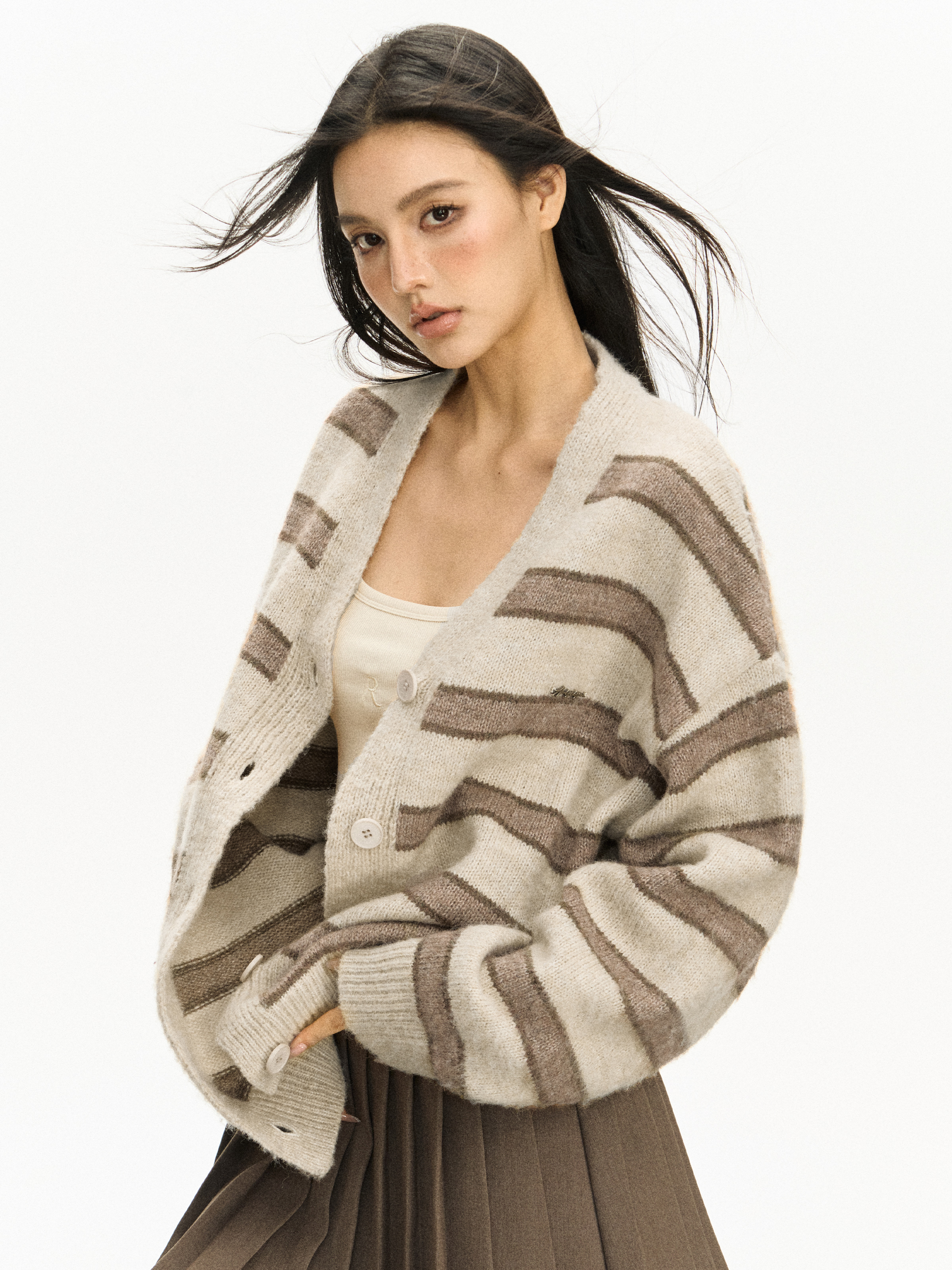 Ariseism Striped Sweater Women Autumn Season 2025 New Lazy Style Top High-end Knitted Cardigan Jacket_voghion.com
