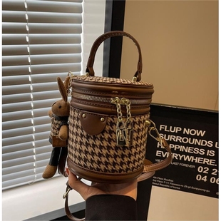 小C&K高级感小众包包新款女包千鸟格斜挎包流行手提水桶包
