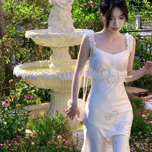 DAC 2026新款女木耳边设计感不规则修身显瘦气质连衣裙鱼尾长裙