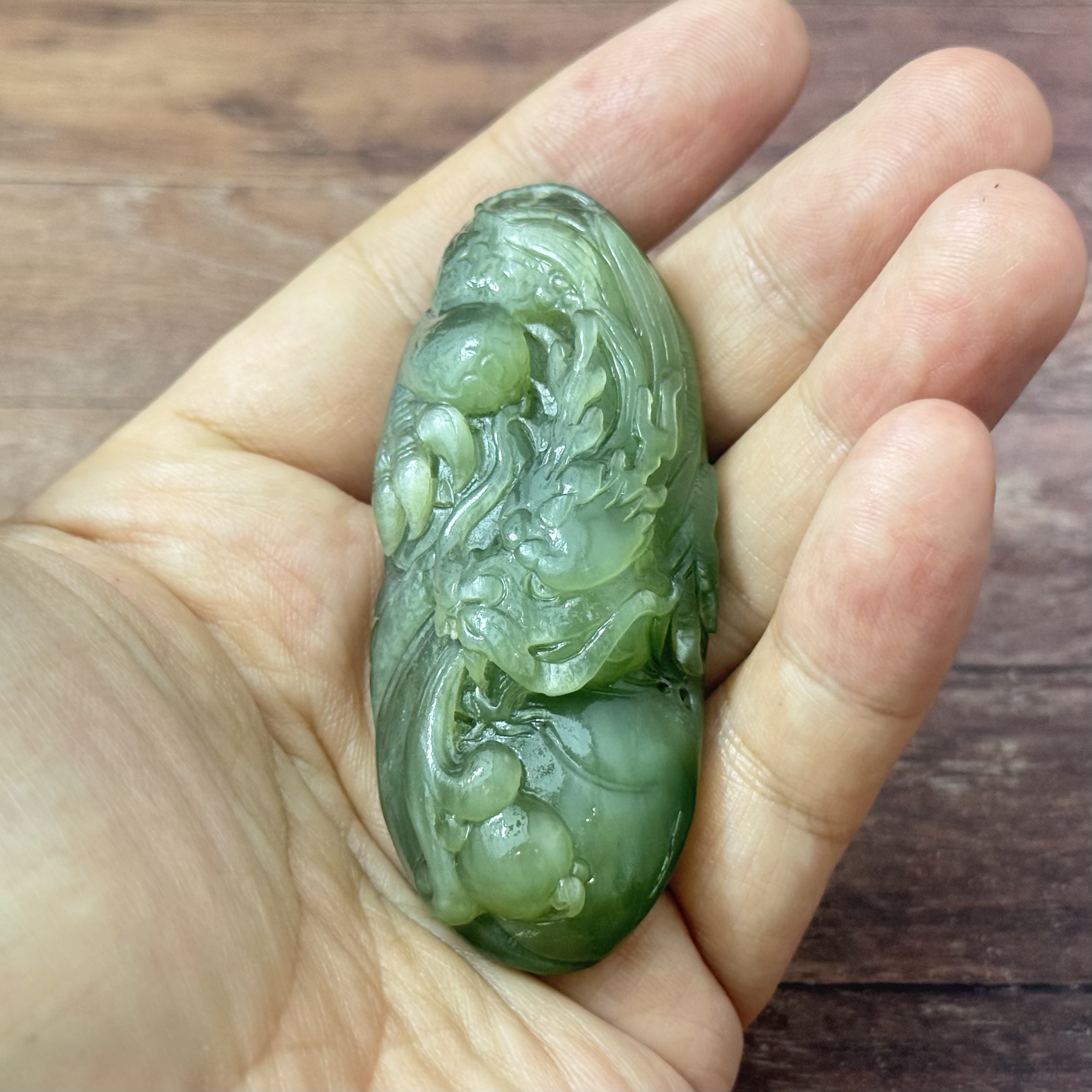 【保证真品】天然和田玉碧玉俄料猫眼龙型挂件403