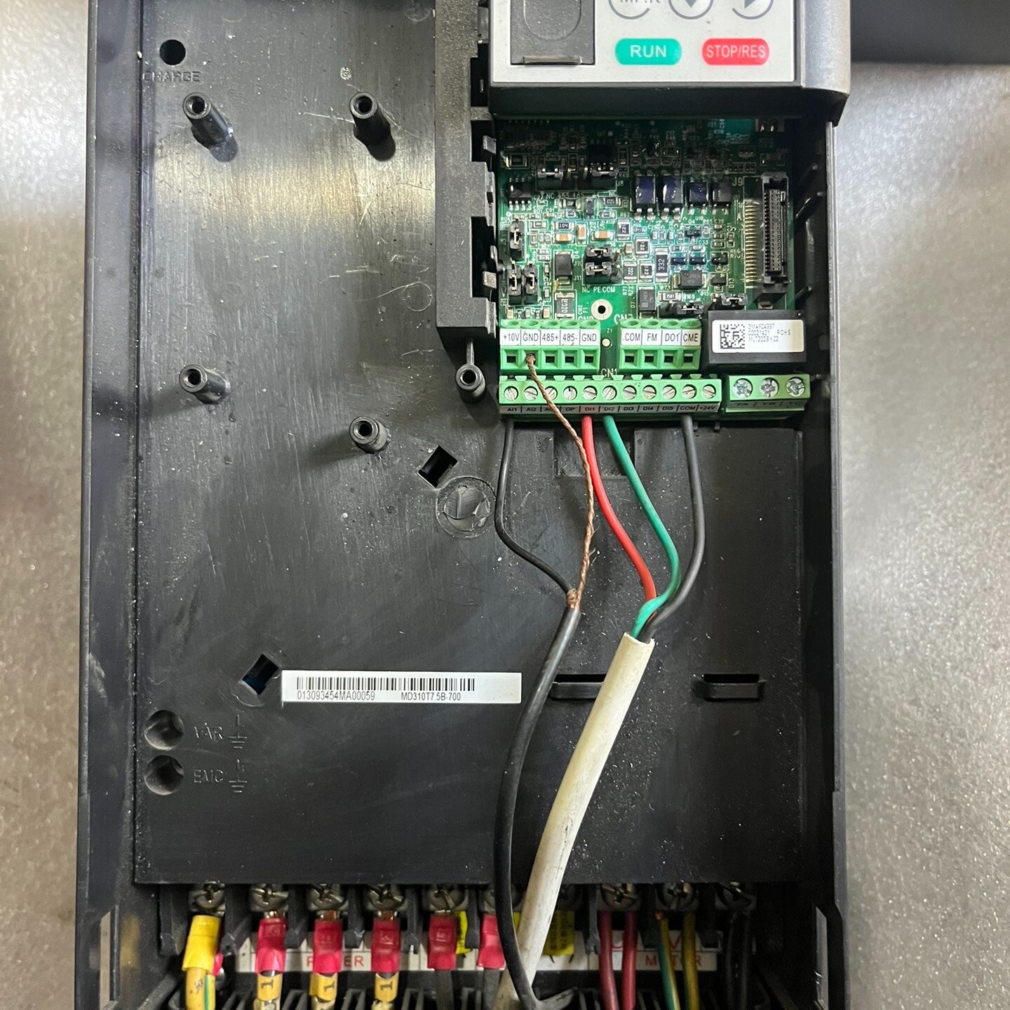 溢价-汇川MD310T7.5B700变频器缺了上盖缺了上盖了图片