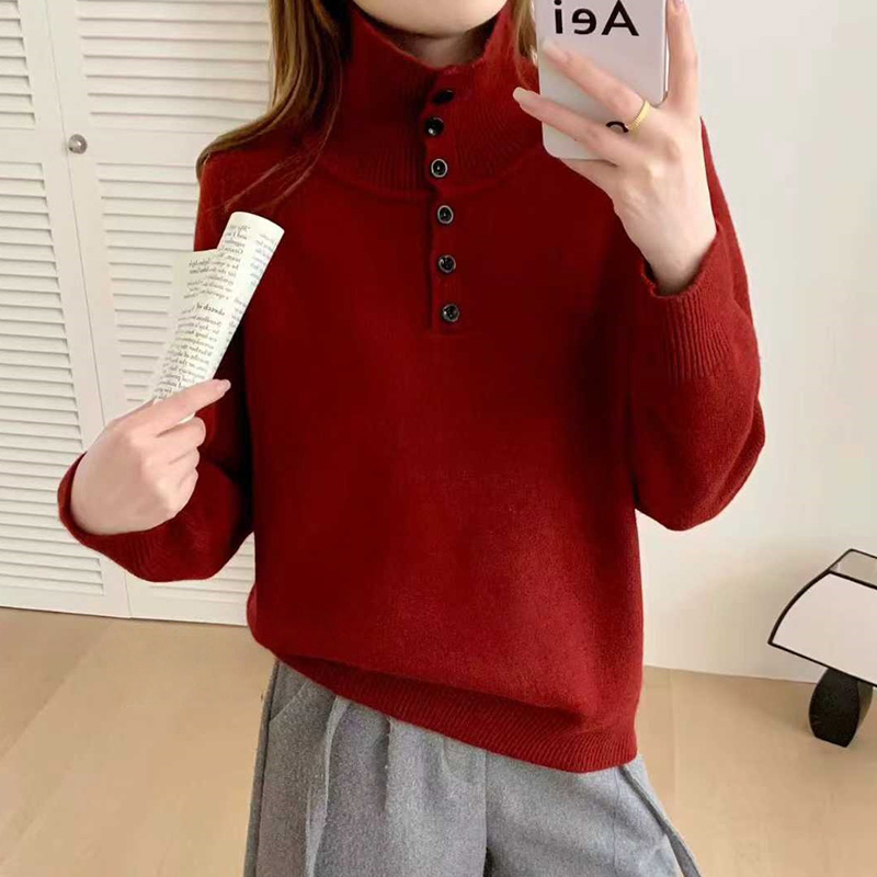 红色慵懒风高领纽扣显瘦针织衫
