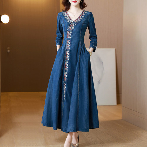2025年复古刺绣旗袍连衣裙收腰