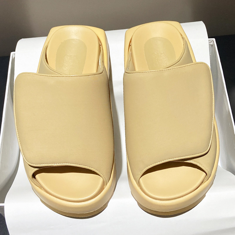 椰子拖鞋yeezy面包拖鞋女外穿夏2026新款真皮厚底魔术贴一字拖鞋