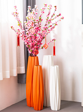 电视墙柜旁边摆件客厅大型落地沙发旁边的轻O奢高档玄关艺术装饰