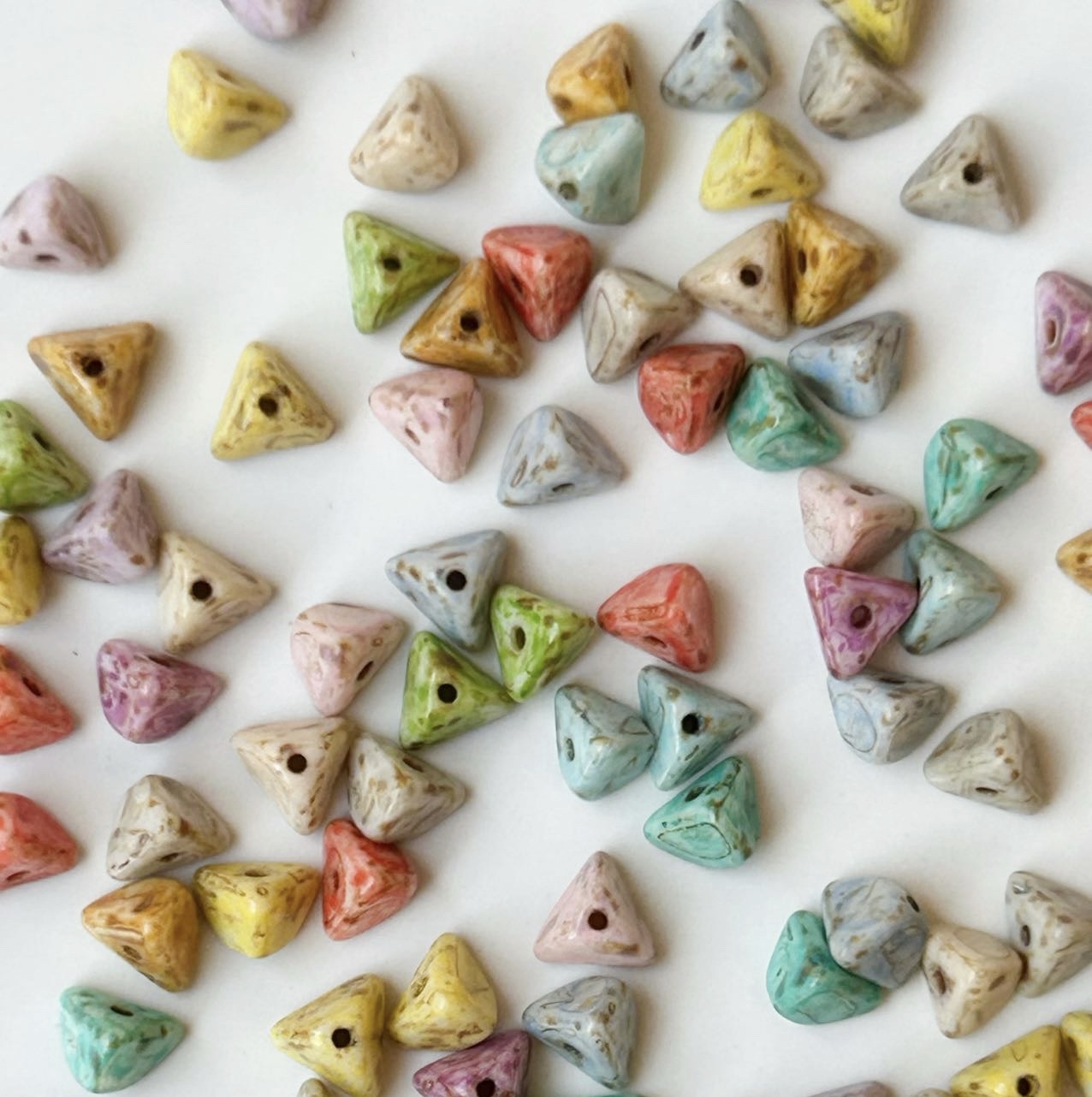 10颗装 进口捷克珠4*7mm异形混色三角珠手工串珠手链项链耳环材料