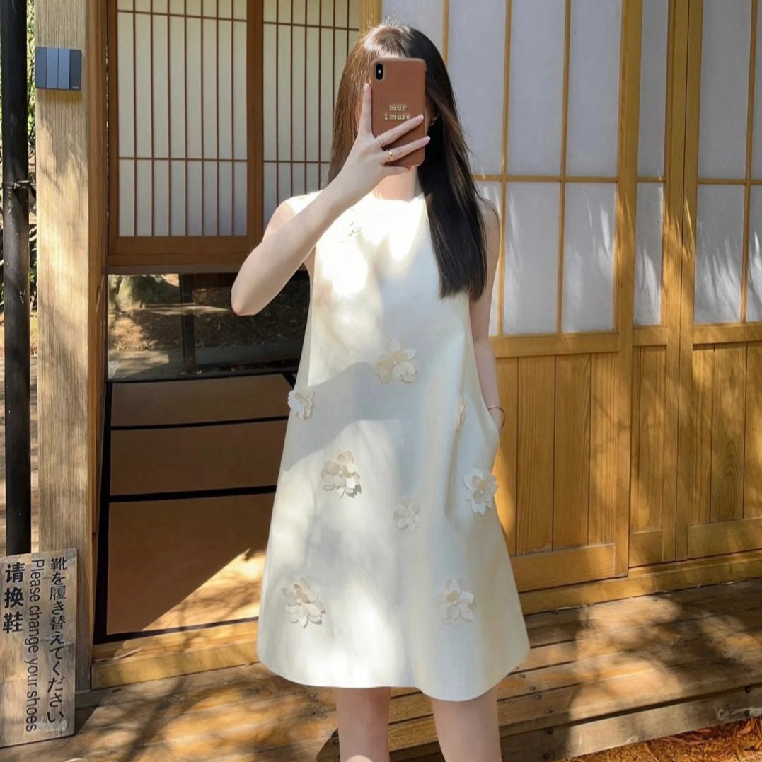 立体花朵小香风背心裙2024新款短款小个子短款白色连衣裙女高级感