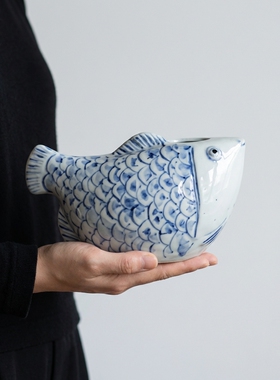 日式陶瓷鱼形花瓶蓝鱼纹摆件