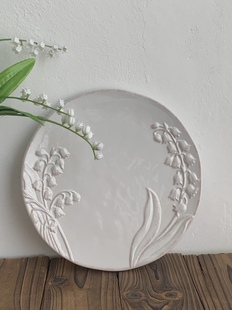 简朴铃兰盘 浮雕擦色做旧手作感铃兰陶瓷盘 平盘 菜盘