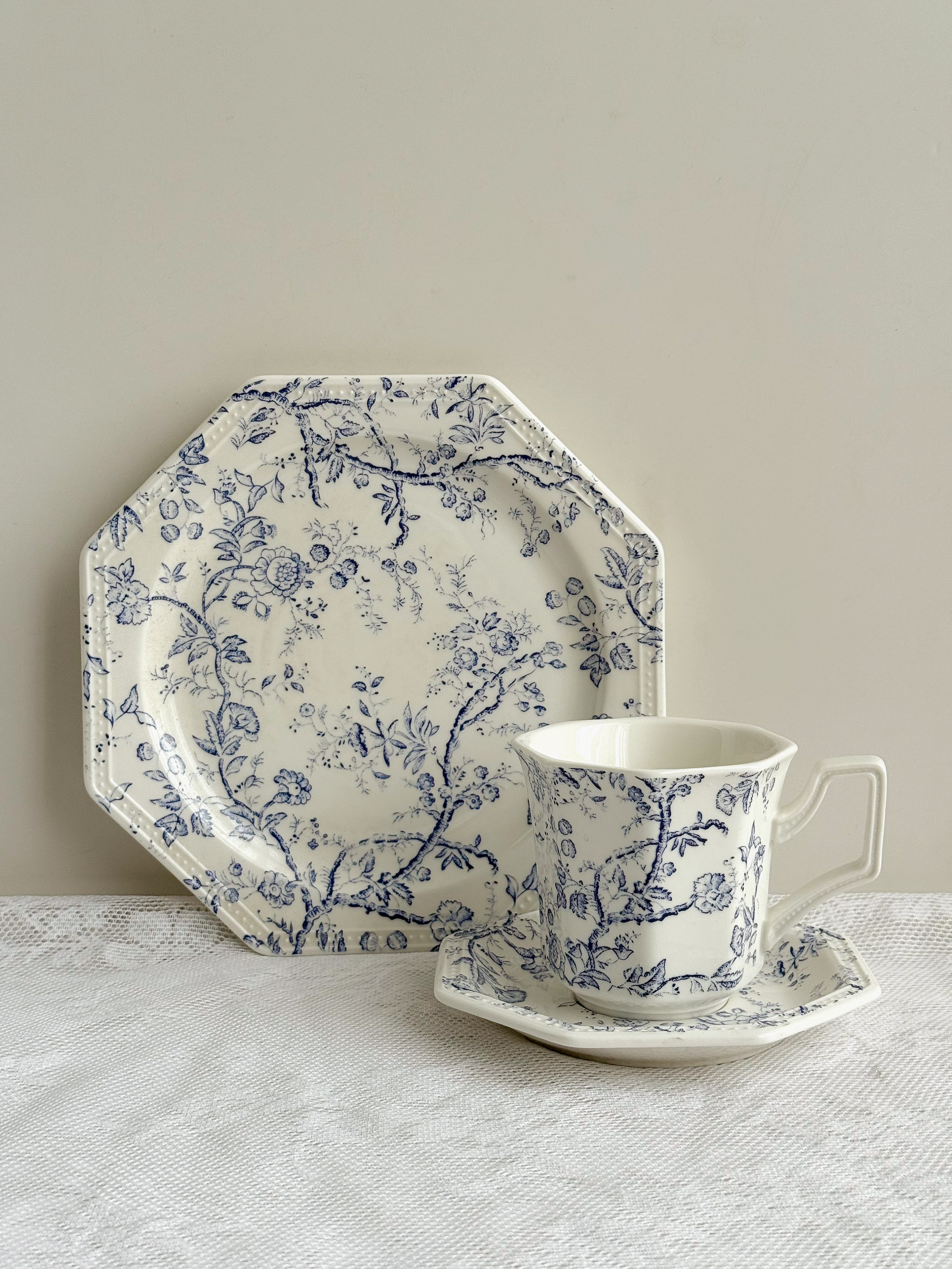 藤蔓萦绕 法式复古滕蔓花卉八角陶瓷盘咖啡杯碟