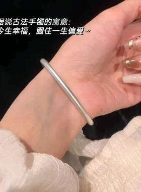 手镯女简约小众设计高级感2024年新款古法素圈银色手镯配饰