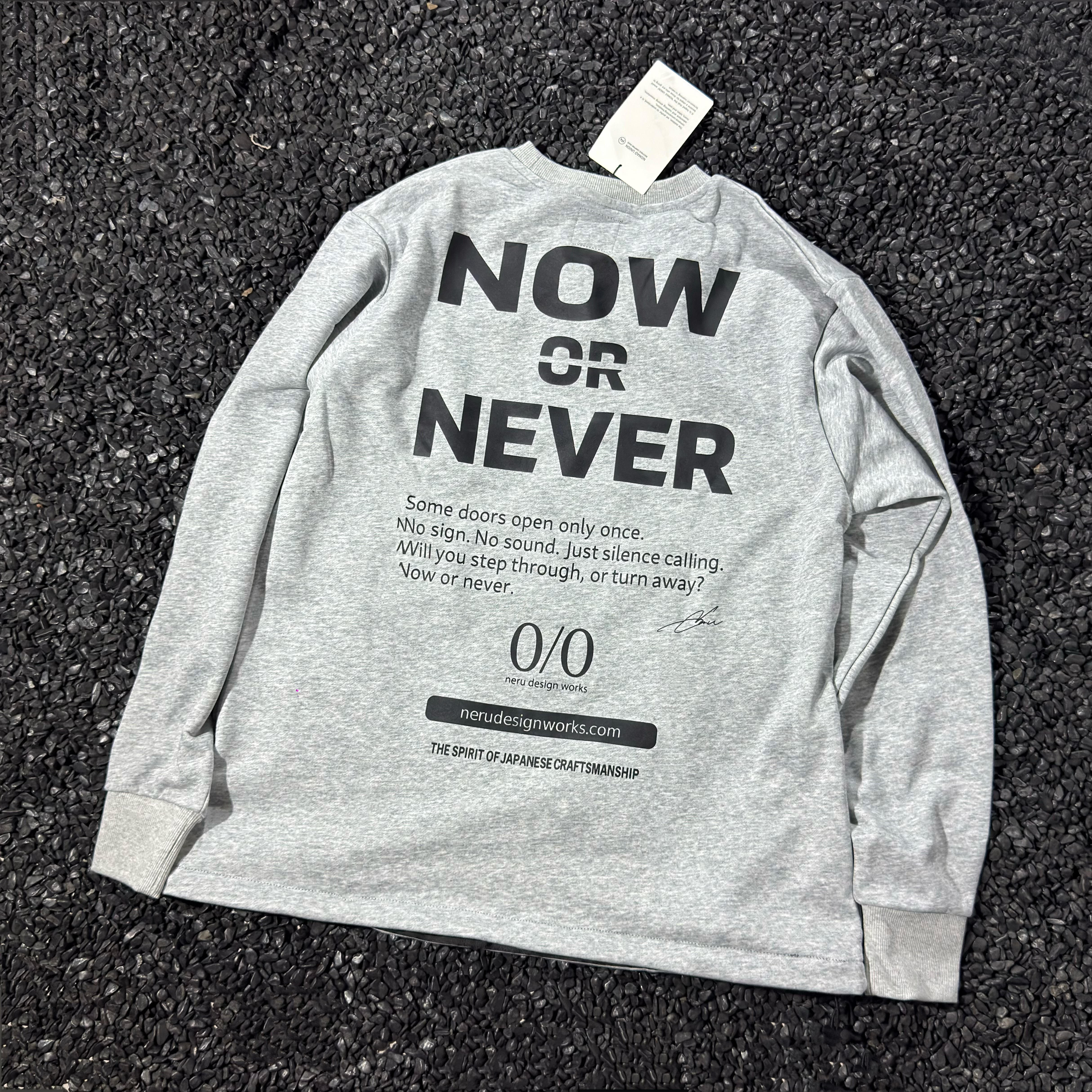 日单O/O Design Works 24AW字母印花圆领长袖T恤户外运动休闲卫衣