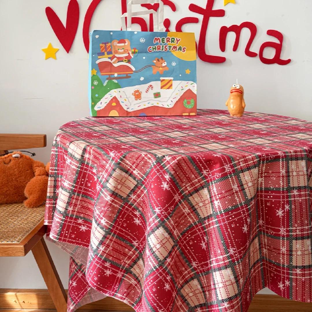 圣诞复古红绿格子圆桌装饰