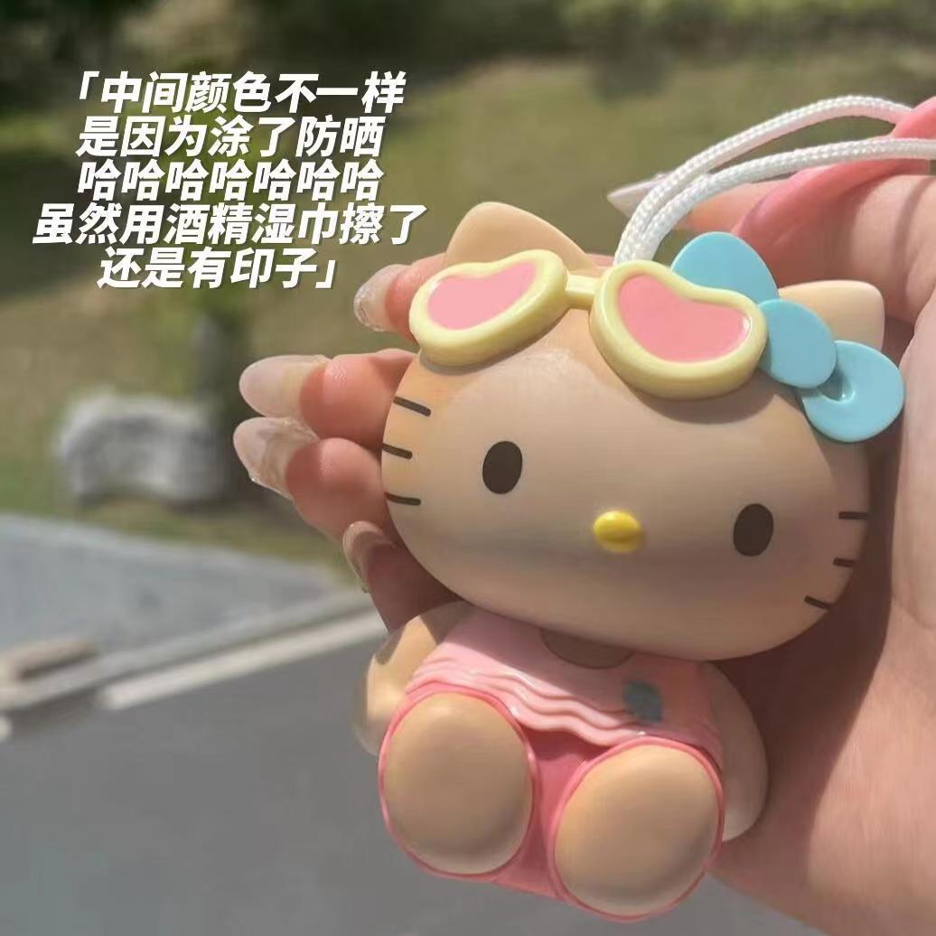 快看！我的kt猫会变色哎~