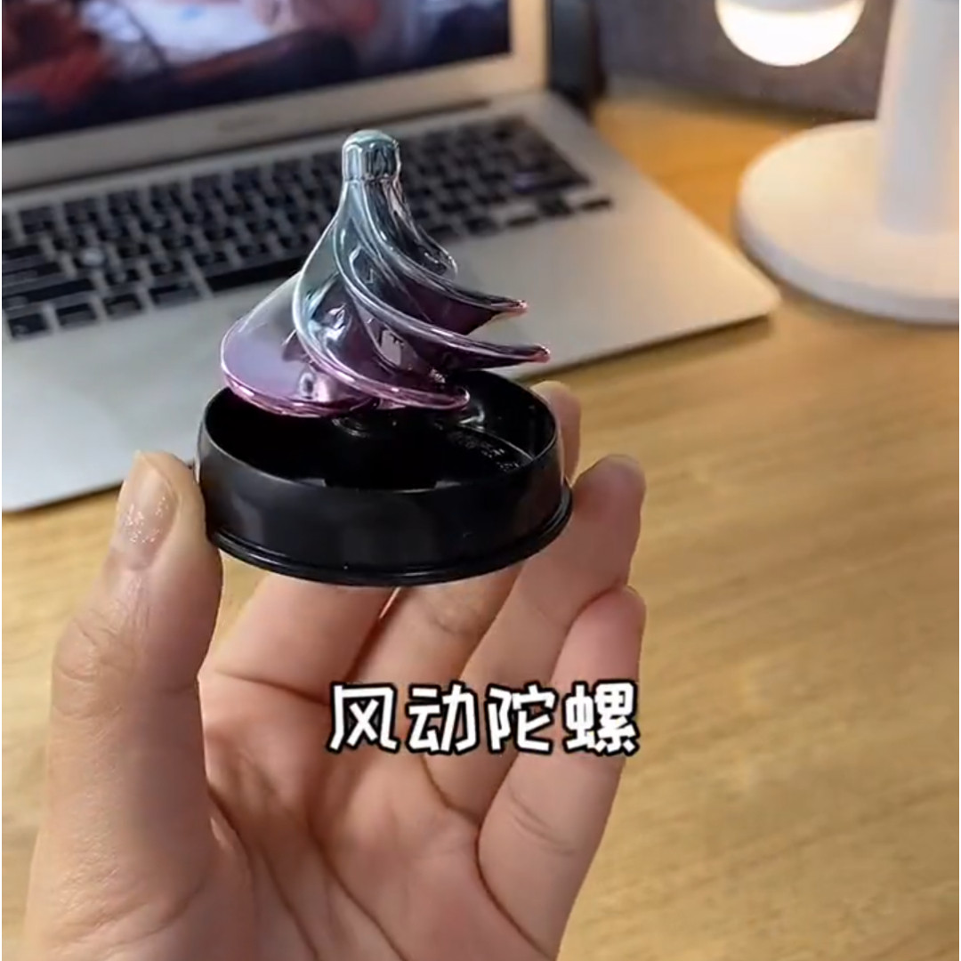 好神奇，有风就能转的陀螺哎！