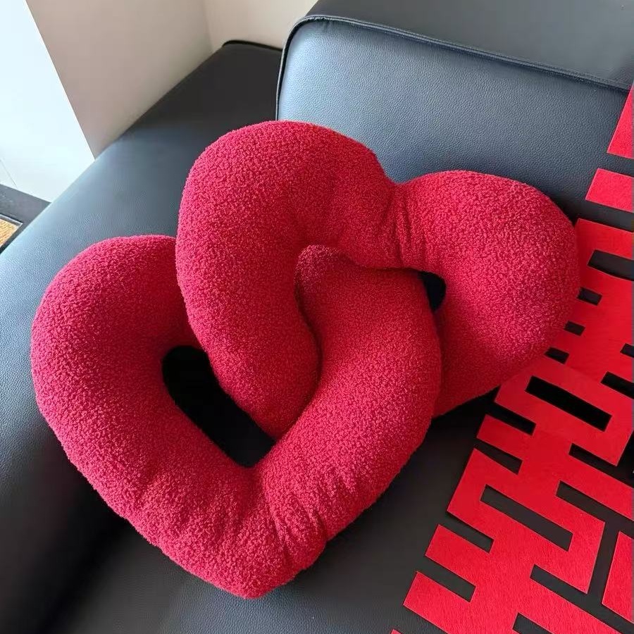 红色爱心抱枕结婚喜庆靠枕