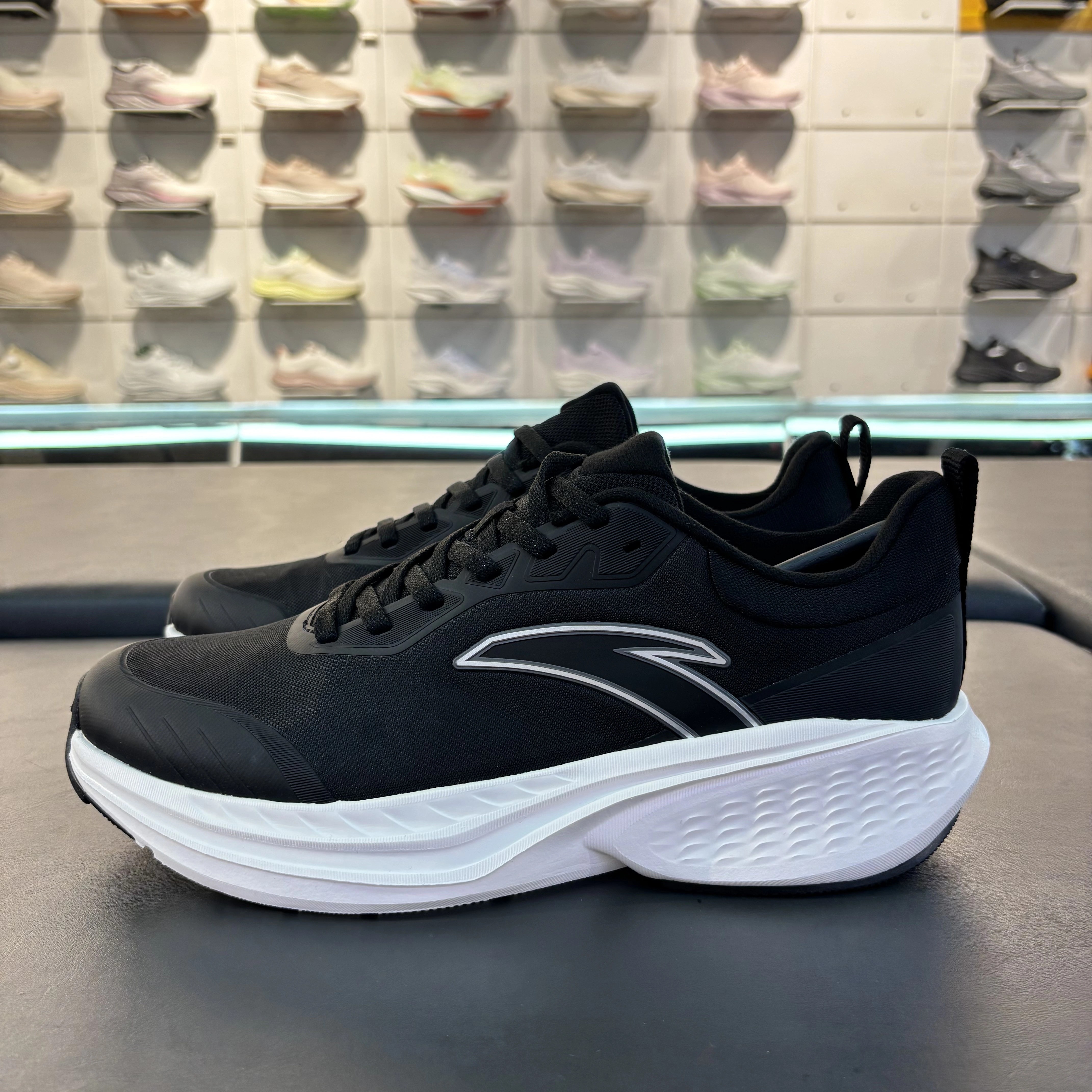 安踏云途跑步鞋男鞋2025秋冬新款轻质回弹减震软弹运动112545519