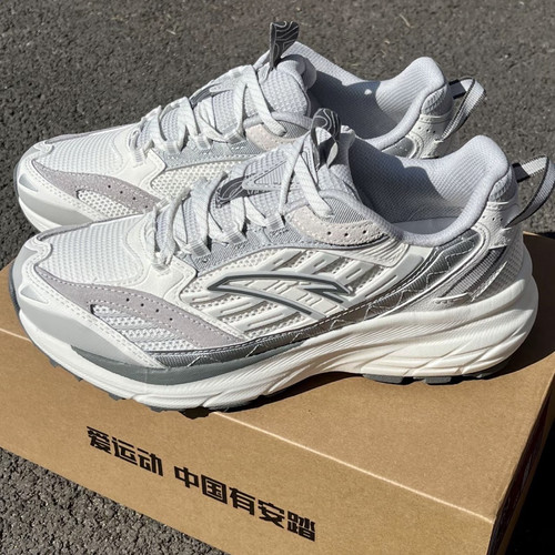 安踏AT957 山系复古跑鞋男女冬季户外耐磨运动情侣跑鞋912415596