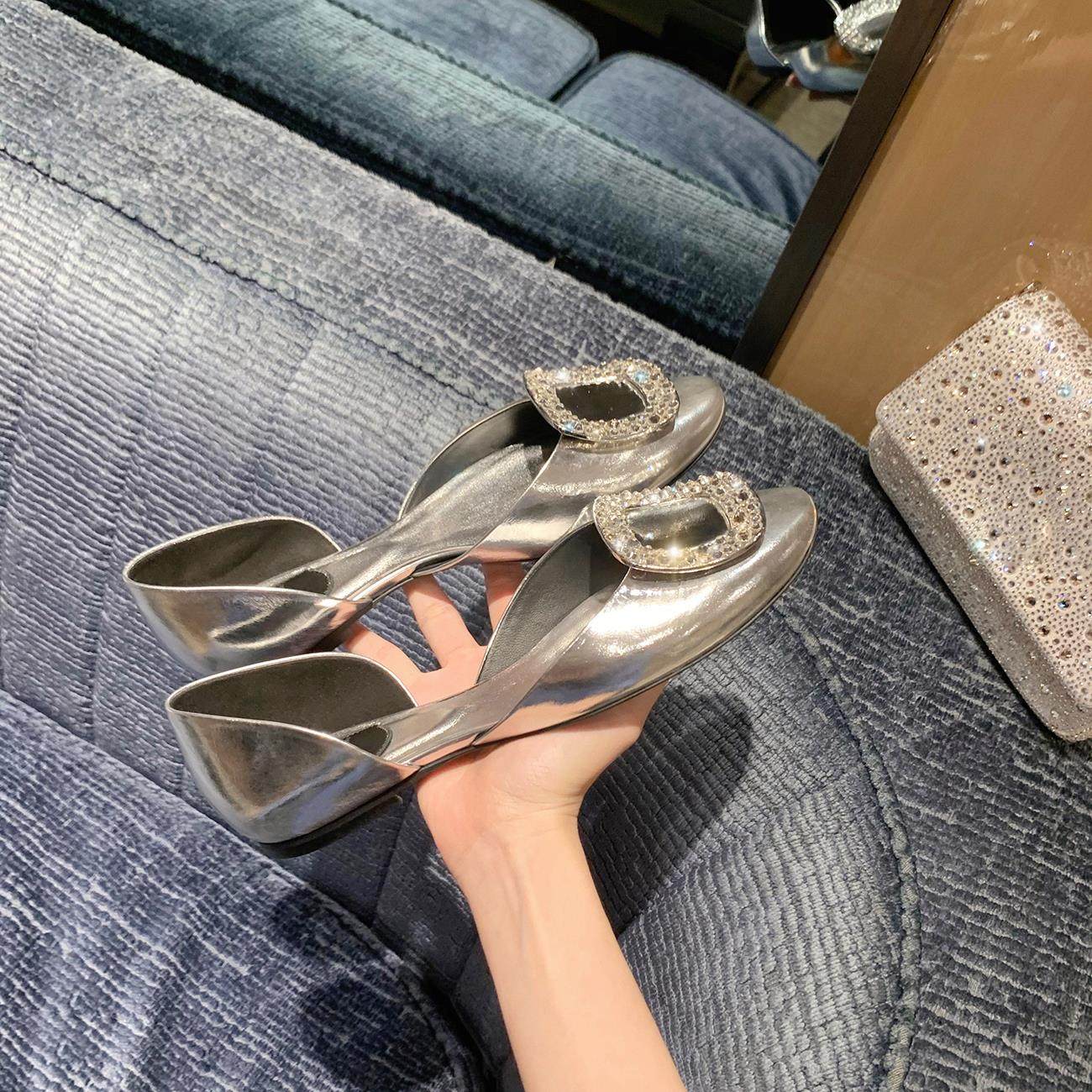 2025新款法式水钻方扣真丝绸缎平底鞋单鞋女圆头真皮中空包头凉鞋