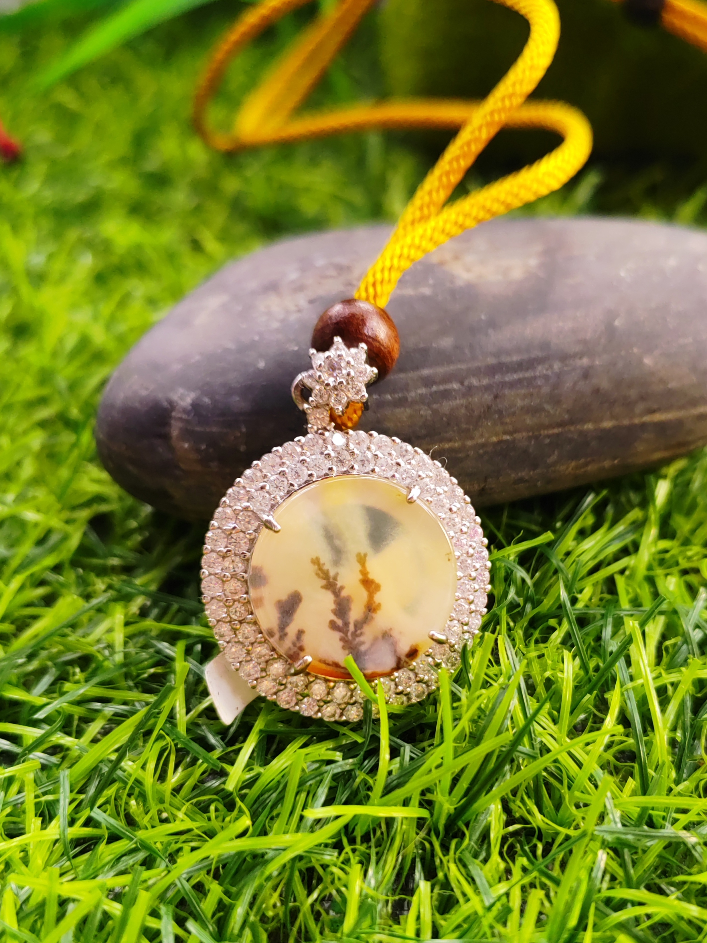 有证书连理枝草花圆牌直径26mm正品水草花牌子挂件项链送女友