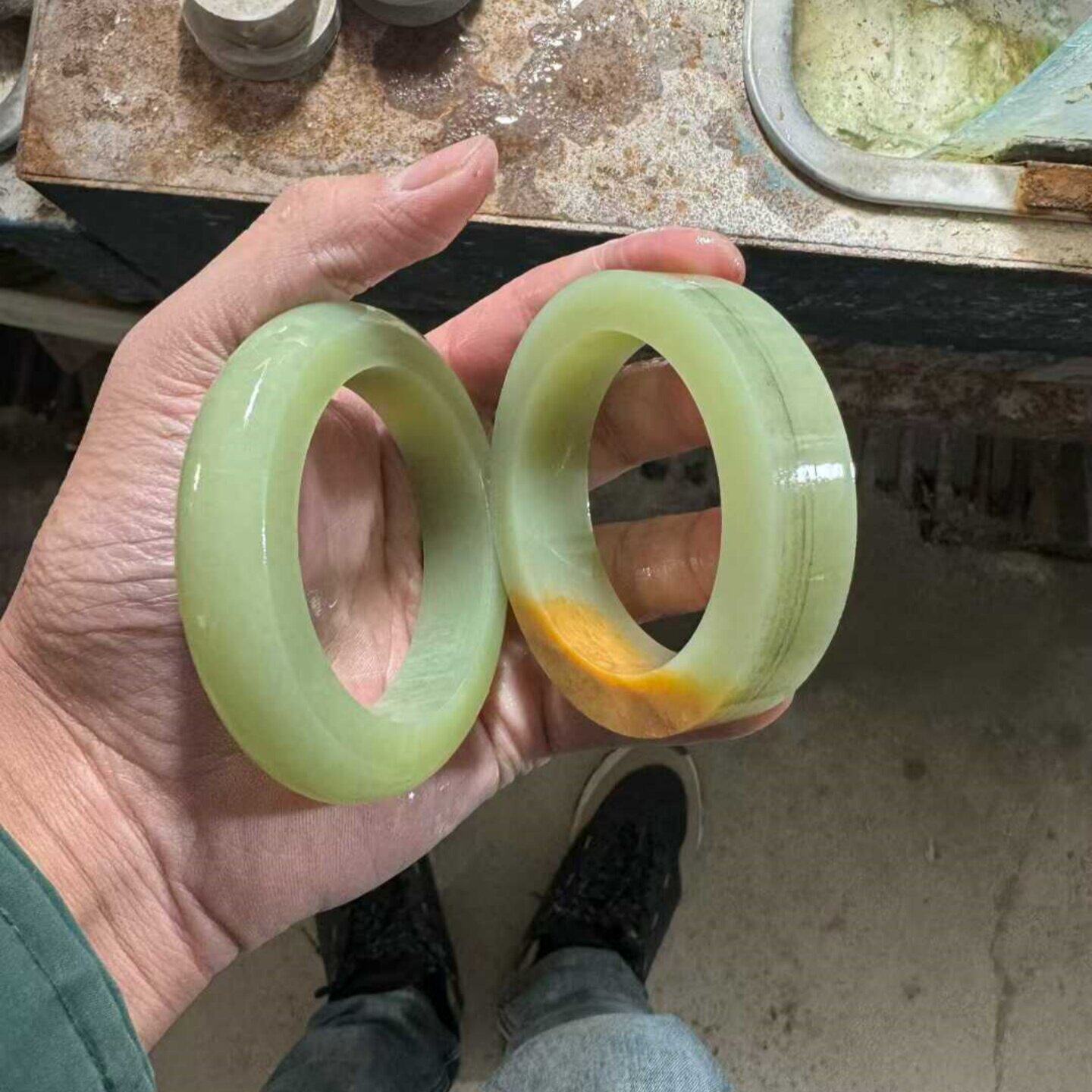 定金工厂沁洒圆圈手镯黄绿带皮析木河磨玉籽料椴树林和田玉定制