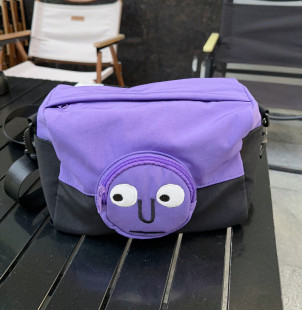 挎包轻便百搭小方包笑脸可爱斜挎单间休闲胸包大容量健身男包 新款