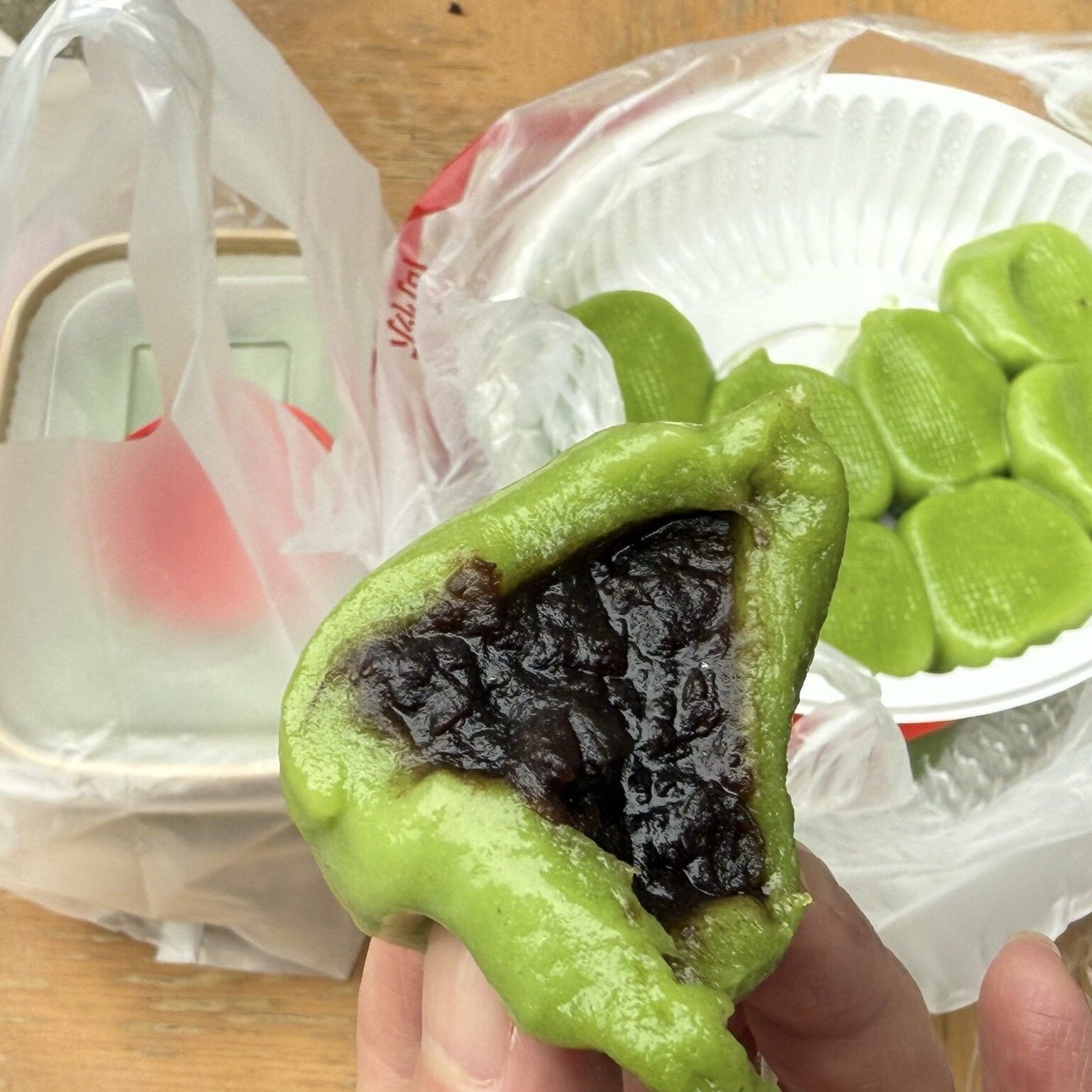 苏州美食正仪老街人气文魁斋青团手工青团豆沙芝麻浆麦草鲜汁制作