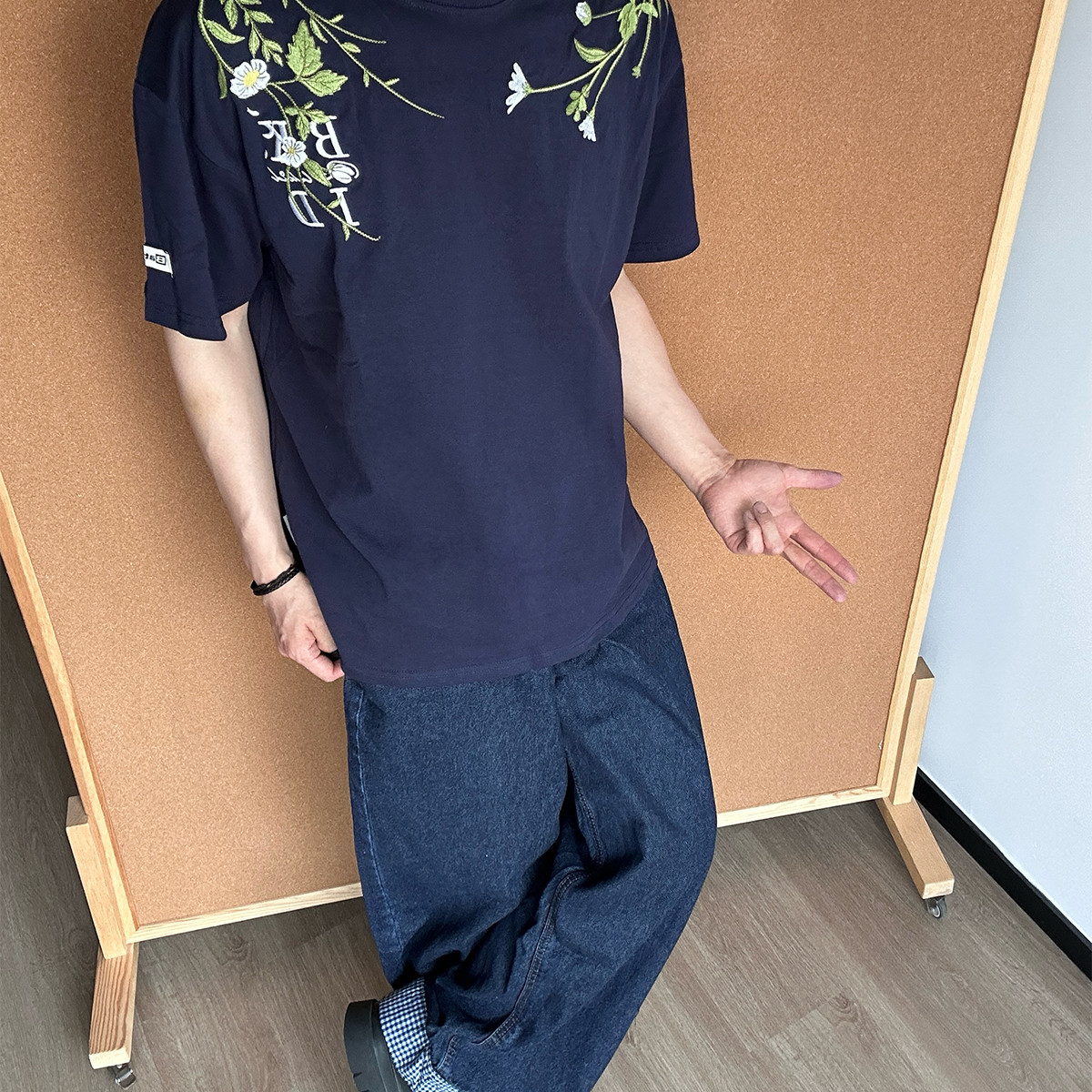 美式复古花卉字母刺绣短袖T恤图片