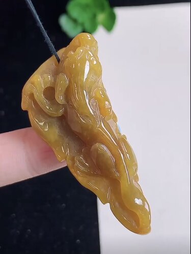 天然A货翡翠 缅甸正品玉坠 冰润精雕黄翡招财貔貅吊坠