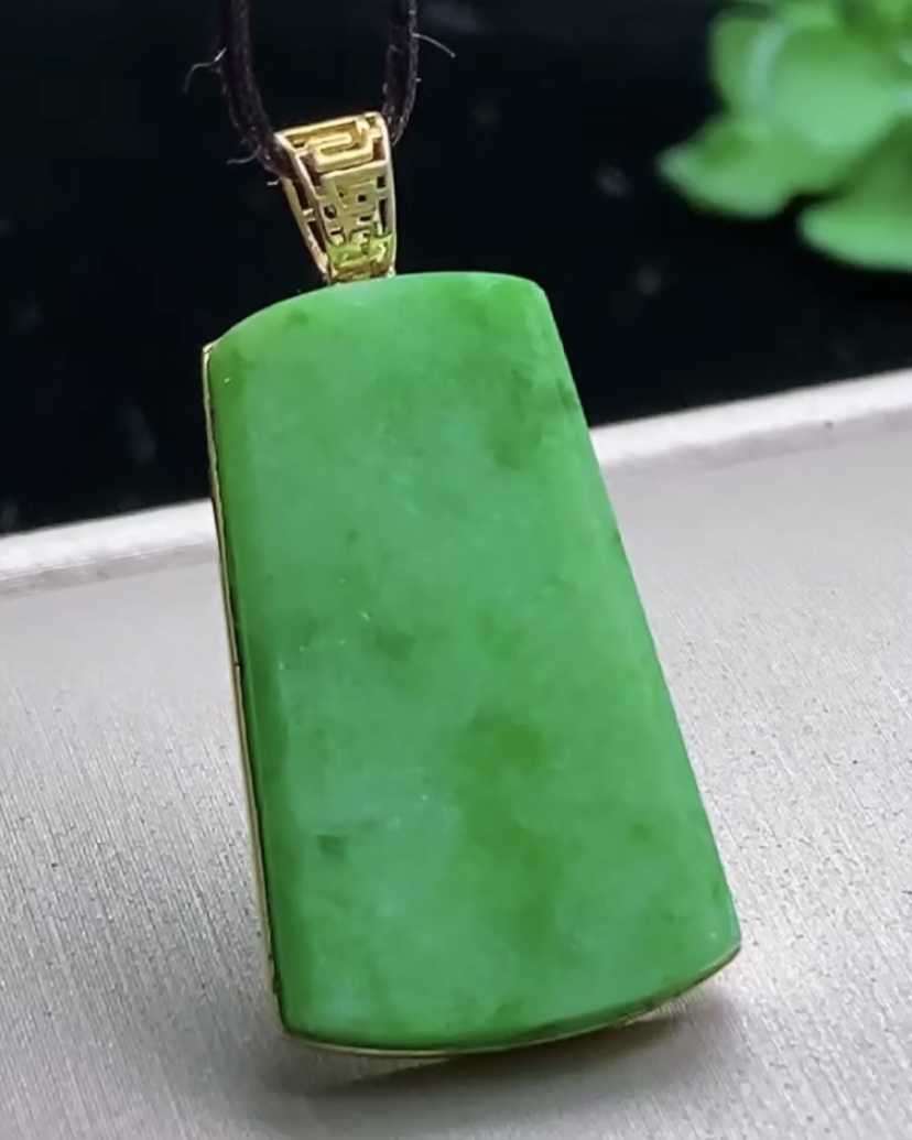 天然A货翡翠 缅甸正品玉坠 18k满绿无事牌吊坠