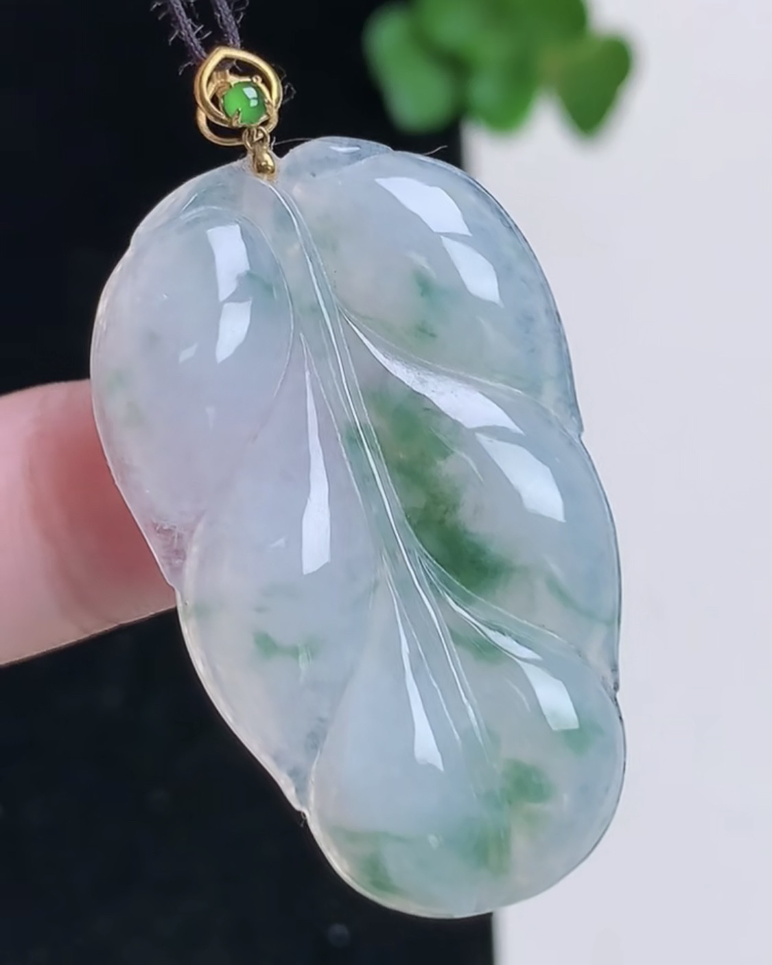 天然A货翡翠 缅甸正品玉坠 18k金镶冰润飘花叶子吊坠 金枝玉叶图片