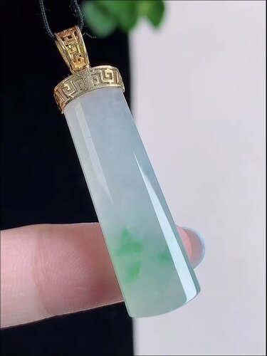天然A货翡翠 缅甸正品玉坠 18k镶嵌冰润飘绿无事牌 平安柱吊坠