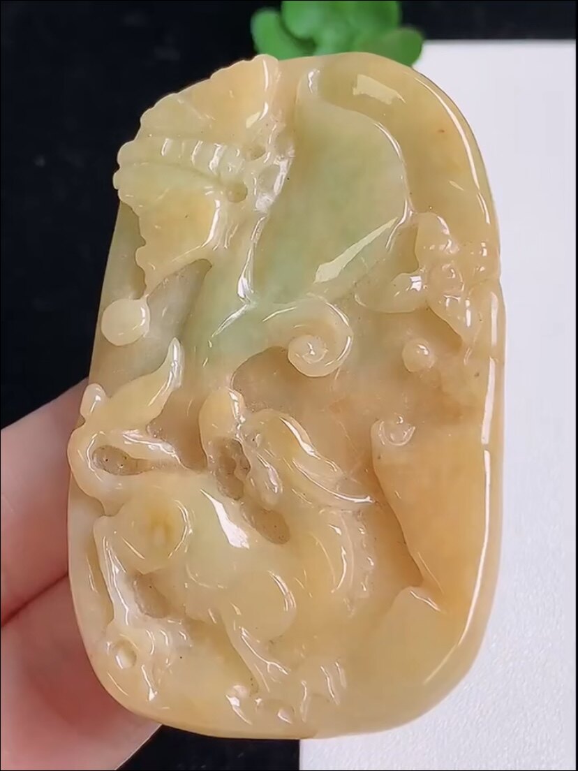 天然A货翡翠 缅甸正品玉坠 黄翡精美招财瑞兽麒麟吊坠