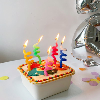 生日派对彩色渐变扭曲蜡烛