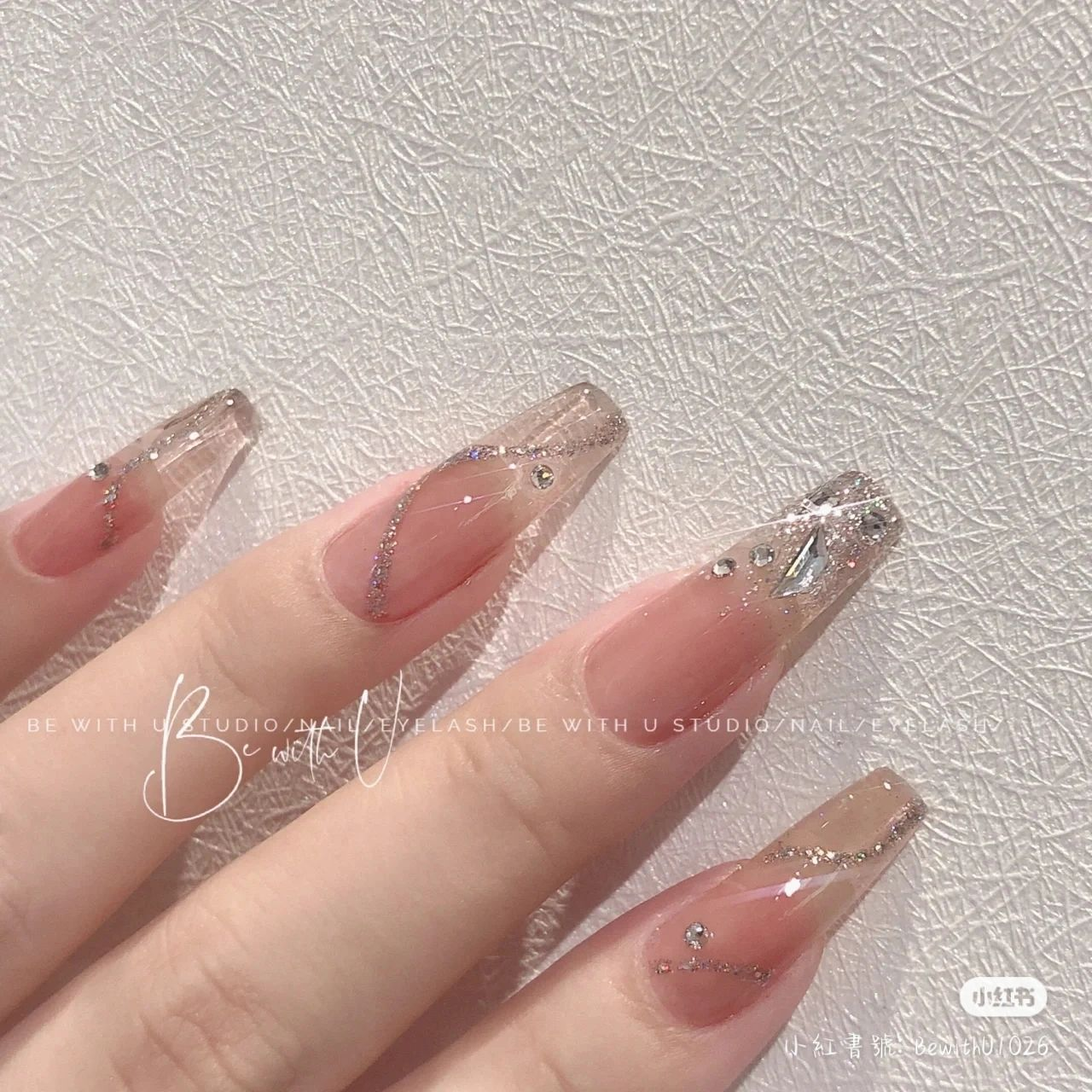 小红书同款裸粉白渐变blingbling美甲手工定制新娘孕妇可拆卸甲片