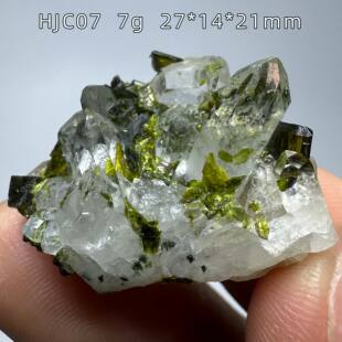 天然绿帘石水晶共生四川花园水晶原石矿物晶体矿标收藏桌面摆件