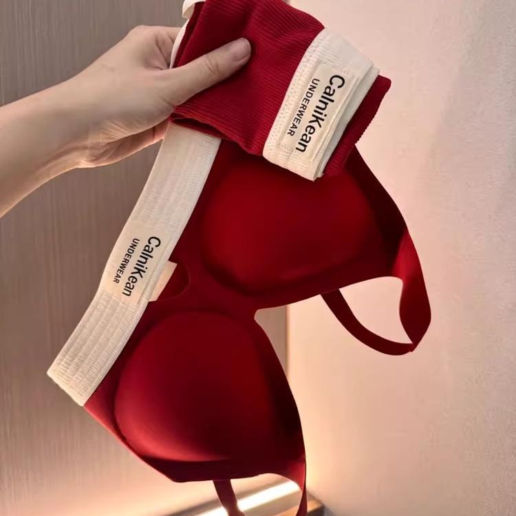 薄款无痕红色内衣女小胸聚拢无钢圈收副乳固定杯运动提拉内衣套装