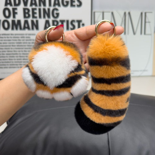 真獭兔毛可爱老虎尾巴汽车挂件