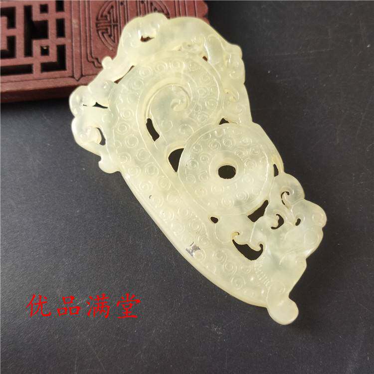 供应珠宝仿古做旧岫玉工艺品镂空龙纹雕刻玉佩怀旧古玩玉挂件