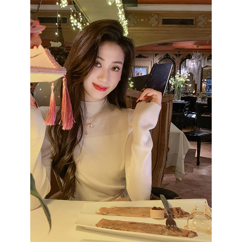 鱼兔子的兔子半高领针织上衣