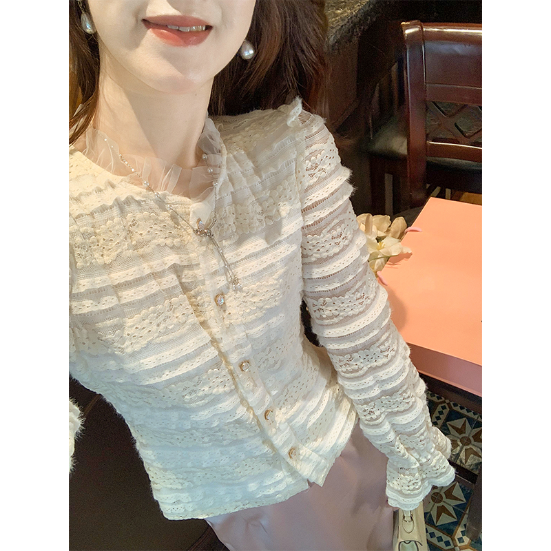 鱼兔子的兔子外搭蕾丝上衣