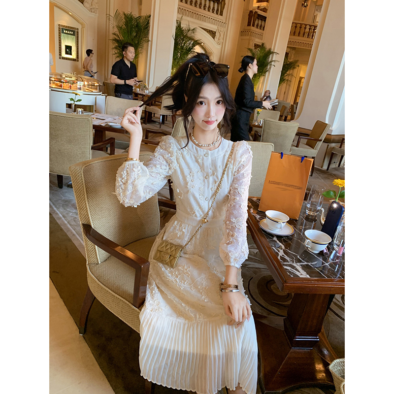 刺绣小香风连衣裙女早秋气质裙子