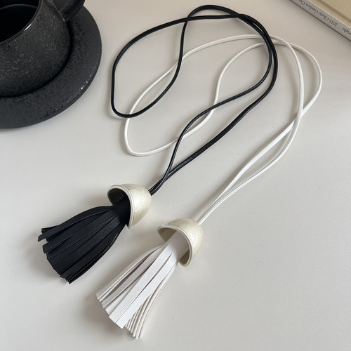 独特气质长款皮质流苏吊坠项链