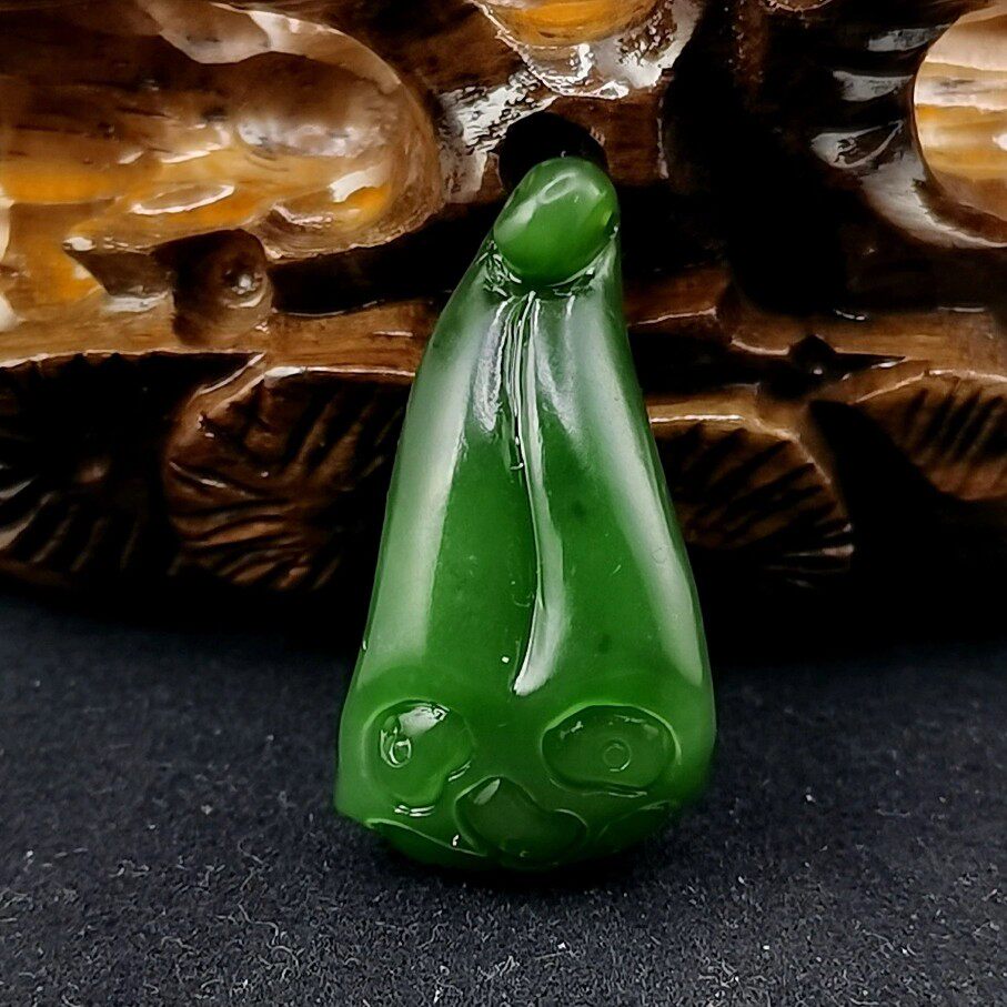 和田玉碧玉一品青莲吊坠，菠菜绿色，玉莲蓬吊坠，玉莲藕。
