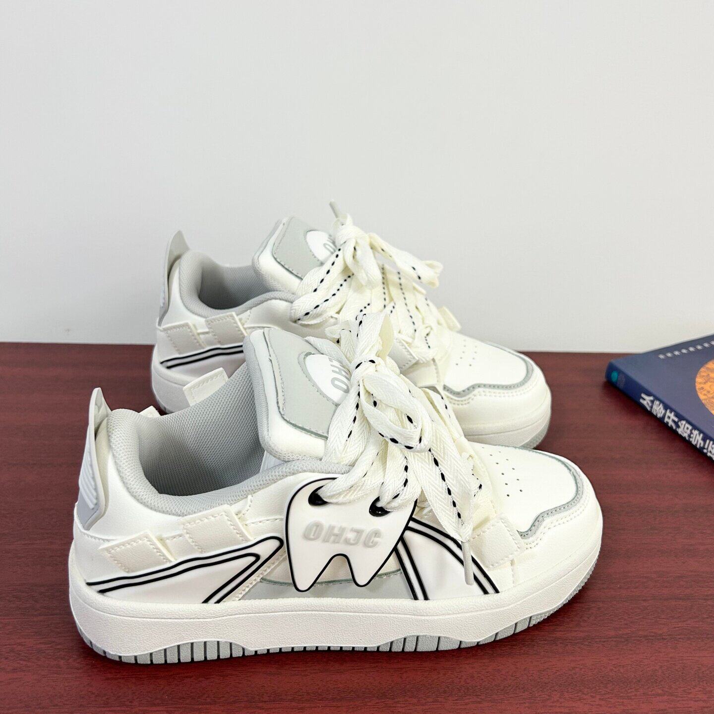 面包鞋女多巴胺小众2026新款春夏季百搭学生厚底潮流休闲运动板鞋