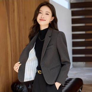 灰色长袖小西装外套女秋冬新款高级感小个子洋气短款休闲西服上衣
