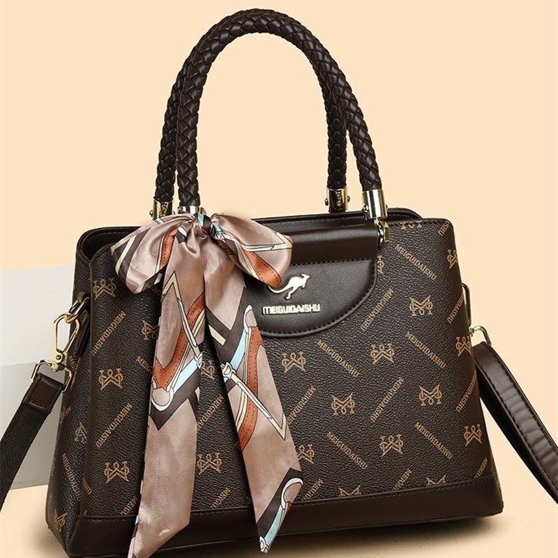 正宗的礼物袋妈妈2025新女性优雅中年斜挎包手持女性包