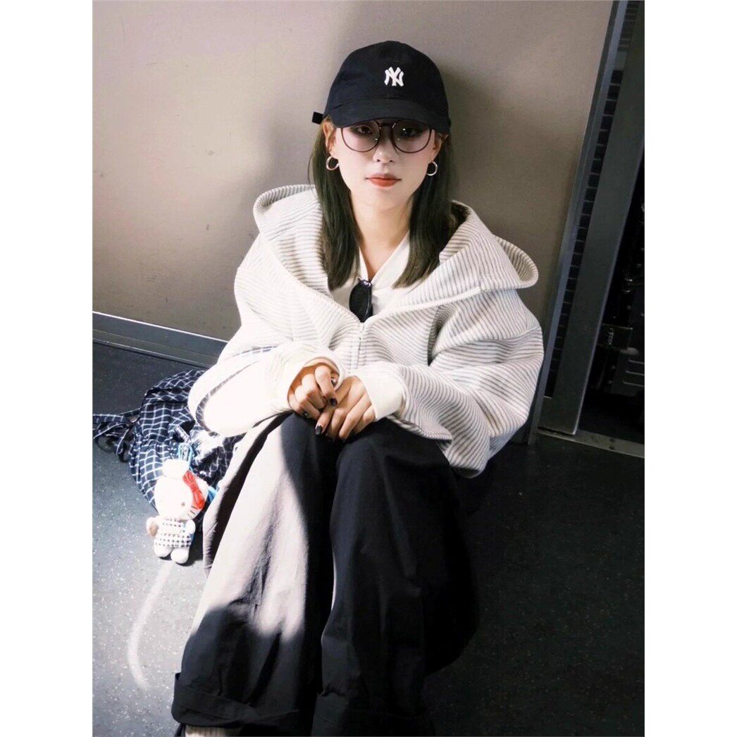 韩系松弛感条纹连帽针织卫衣外套女春秋季慵懒老钱风拉炼开衫上衣