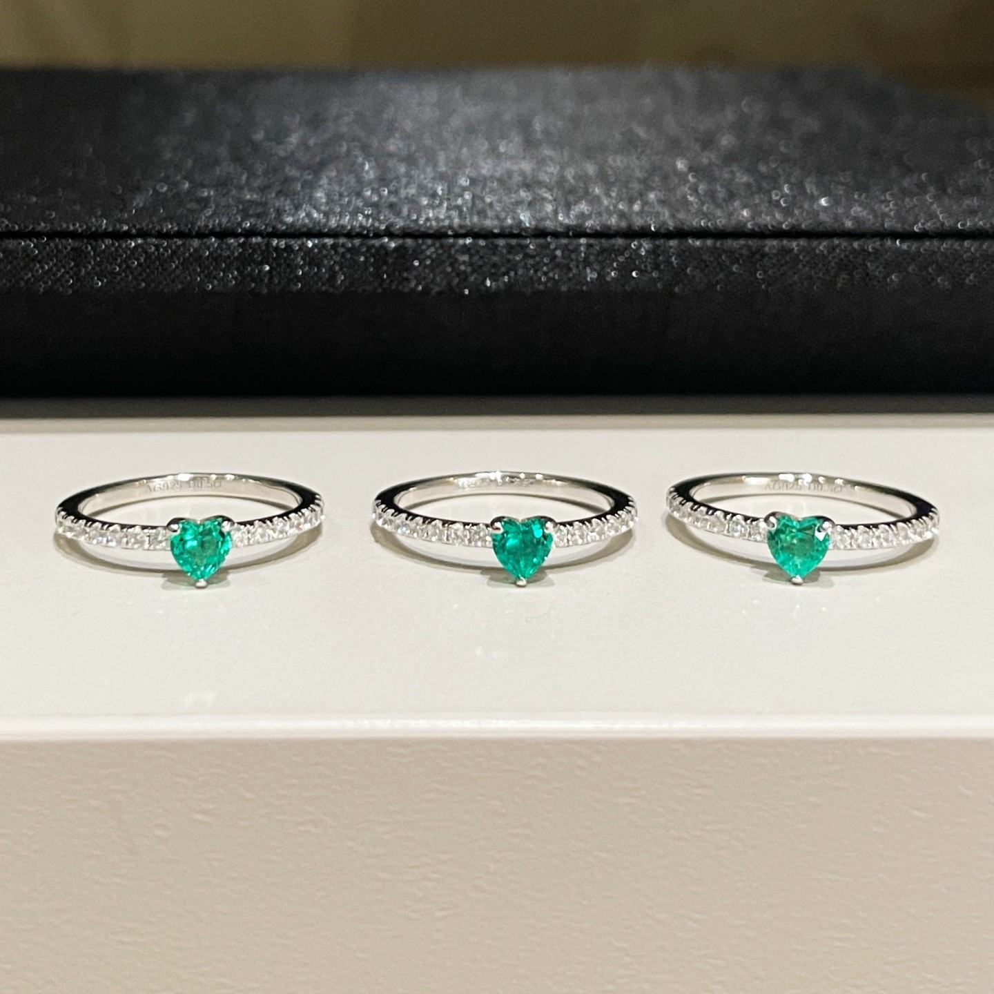 小心意~30分爱心祖母绿排钻戒指女925银精致时尚高级感绿色心形