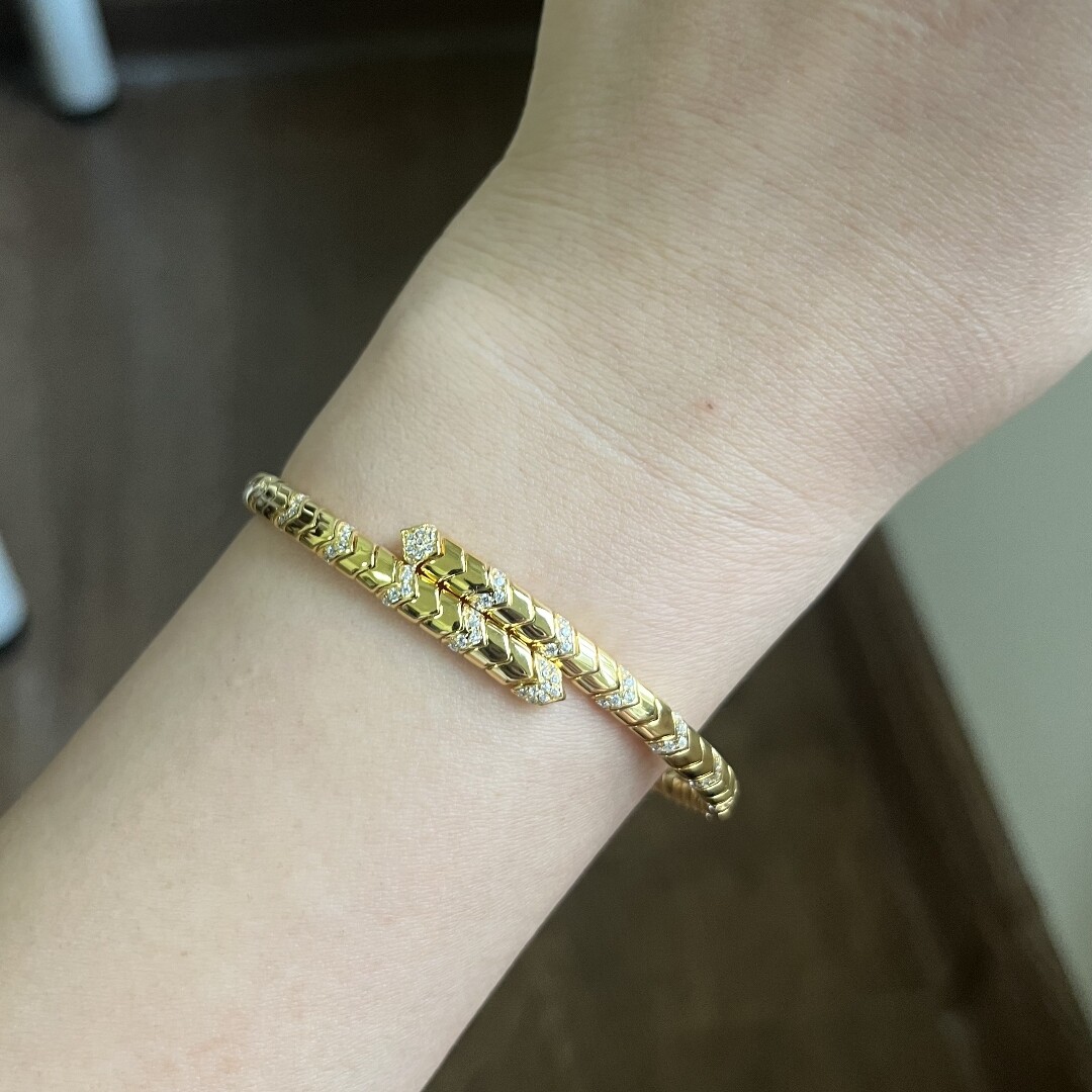 经典款光面间钻中古风弹簧力蛇手镯女925纯银镀18K黄金色箭头V形